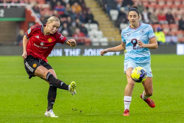 18th January 2026; Leigh Sports Village, Manchester, England; Womens FA Cup Football, Manchester United, ManU versus Burnley; Hanna Lundkvist of Manchester United Women takes a shot on goal  TimxWilliams Content restricted for UK based newspaper