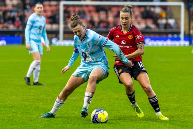 18th January 2026; Leigh Sports Village, Manchester, England; Womens FA Cup Football, Manchester United, ManU versus Burnley; Deirdre Bradley of Burnley Women under pressure from Julia Zigiotti Olme of Manchester United Women  TimxWilliams Content restricted for UK based newspaper