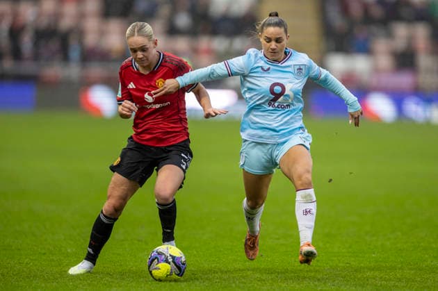 18th January 2026; Leigh Sports Village, Manchester, England; Womens FA Cup Football, Manchester United, ManU versus Burnley; Hanna Lundkvist of Manchester United Women under pressure from Alethea Paul of Burnley Women  TimxWilliams Content restricted for UK based newspaper