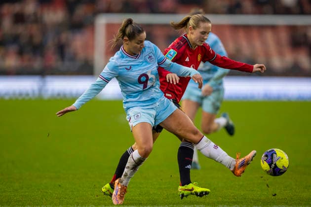 18th January 2026; Leigh Sports Village, Manchester, England; Womens FA Cup Football, Manchester United, ManU versus Burnley; Hanna Lundkvist of Manchester United Women under pressure from Alethea Paul of Burnley Women  TimxWilliams Content restricted for UK based newspaper