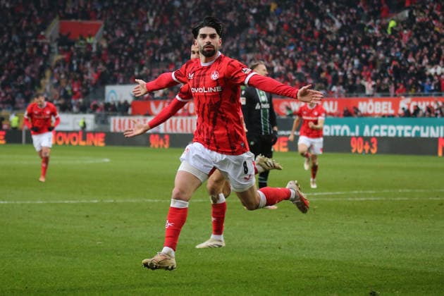 2 Bundesliga 1 FC Kaiserslautern Hannover 96 on 18 01 2026 at Fritz Walter Stadion in Kaiserslautern Goal celebration after the goal for celebrating the goal celebrate 2 1 by Semih Sahin 1 FC Kaiserslautern SM