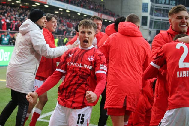 2 Bundesliga 1 FC Kaiserslautern Hannover 96 on 18 01 2026 at Fritz Walter Stadion in Kaiserslautern Goal celebration after the goal for celebrating the goal celebrate 2 1 by Semih Sahin 1 FC Kaiserslautern with Naatan Mikael Skyttä 1 FC Kaiserslautern SM