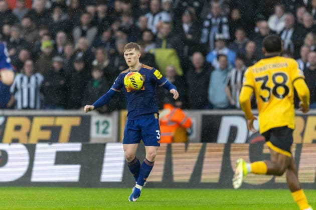 Wolverhampton Wanderers v Newcastle United, Premier League Newcastle United defender Lewis Hall (3) controls ball during the Premier League match between Wolverhampton Wanderers and Newcastle United at Molineux, Wolverhampton, UK on 18 January 2026. Wolverhampton Molineux West Midlands UK Editorial use only DataCo restrictions apply See www.football-dataco.com , Copyright: xManjitxNarotrax PSI-23598-0013