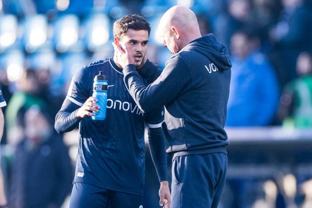 2 Soccer Bundesliga, VfL Bochum SV Darmstadt 98 18 01 2026 Uwe Rösler Coach VfL Bochum talks to Kjell Wätjen VfL Bochum, 8 2 Soccer Bundesliga, VfL Bochum SV Darmstadt 98, VONONVIA Ruhrstadion on 18 01 2026 DFL REGULATIONS PROHIBIT ANY USE OF PHOTOGRAPHS AS IMAGE SEQUENCES AND OR QUASI VIDEO Copyright: xBEAUTIFULxSPORTS Wunderlx