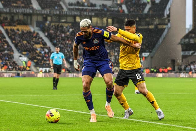 Premier League Wolverhampton Wanderers v Newcastle United Joelinton of Newcastle United and Joao Gomes of Wolverhampton Wanderers battle for the ball during the Premier League match Wolverhampton Wanderers vs Newcastle United at Molineux, Wolverhampton, United Kingdom, 18th January 2026 (Photo by Alfie Cosgrove News Images) Wolverhampton Molineux West Midlands United Kingdom Copyright: xAlfiexCosgrove NewsxImagesx