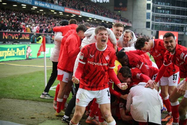 2 Bundesliga 1 FC Kaiserslautern Hannover 96 on 18 01 2026 at Fritz Walter Stadion in Kaiserslautern Goal celebration after the goal for celebrating the goal celebrate 2 1 by Semih Sahin 1 FC Kaiserslautern with Naatan Mikael Skyttä 1 FC Kaiserslautern SM