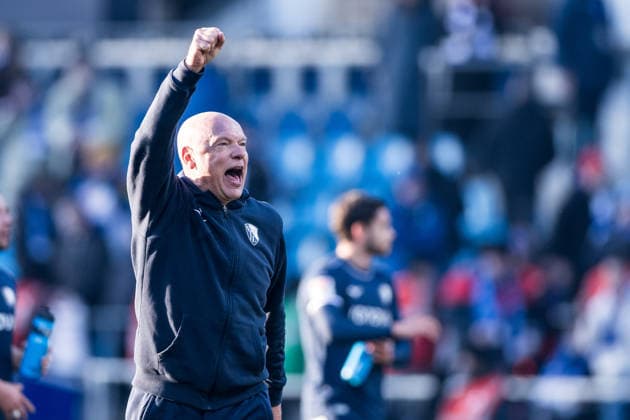 2 Soccer Bundesliga, VfL Bochum SV Darmstadt 98 18 01 2026 Uwe Rösler Coach VfL Bochum cheers towards the curve 2 Soccer Bundesliga, VfL Bochum SV Darmstadt 98, VONONVIA Ruhrstadion on 18 01 2026 DFL REGULATIONS PROHIBIT ANY USE OF PHOTOGRAPHS AS IMAGE SEQUENCES AND OR QUASI VIDEO Copyright: xBEAUTIFULxSPORTS Wunderlx