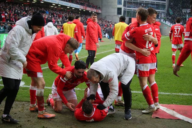 2 Bundesliga 1 FC Kaiserslautern Hannover 96 on 18 01 2026 at Fritz Walter Stadion in Kaiserslautern Goal celebration after the goal for celebrating the goal celebrate 2 1 by Semih Sahin 1 FC Kaiserslautern SM