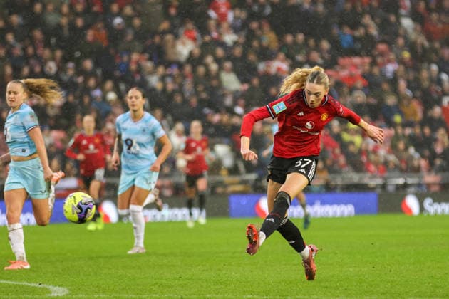 Manchester United, ManU Women v Burnley FC Women - Adobe Women s FA Cup 4th Round 25 26 Manchester United s Layla Drury scores their teams fifth goal in match against Burnley Women - Adobe Women s FA Cup 4th Round 18.01.2026 Leigh Leigh Sports Village United Kingdom Copyright: xZacharyxLockex