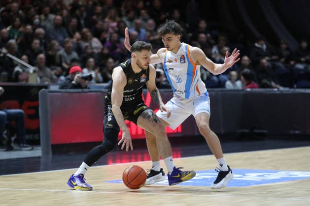 18 01 2026, xgox, Basketball, easyCredit BBL, Basketball Loewen Braunschweig Science City Jena emspor, v l Ferdinand Zylka Braunschweig, 6 , Kristoffer Krause Jena, 36 Braunschweig