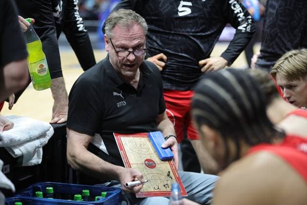 18 01 2026 Basketball Season 2025 2026 2 Bundesliga Pro A 18 Matchday Nuremberg Falcons Basketball Club NBC Bayer Giants Leverkusen Sportfoto Zink DaMa xdaxmax Ralph Junge Trainer Headcoach Nuremberg Falcons BC NBC gives instructions to team Team