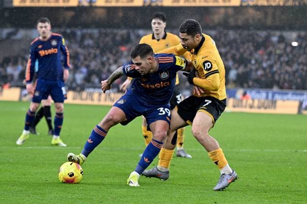 Bruno Guimaraes of Newcastle United and Andrà of Wolverhampton Wanderers Wolverhampton Wanderers v Newcastle United, Premier League, Football, Molineux, Wolverhampton, UK - 18 Jan 2026Wolverhampton Molineux United Kingdom EDITORIAL USE ONLY No use with unauthorised audio, video, data, fixture lists, club league logos or live services. Online in-match use limited to 120 images, no video emulation. No use in betting, games or single club league player publications. Copyright: xAnnaxGowthorpe Shutterstockx 16348228z