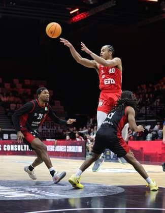 18 01 2026 Basketball Season 2025 2026 2 Bundesliga Pro A 18 Matchday Nuremberg Falcons Basketball Club NBC Bayer Giants Leverkusen Sportfoto Zink DaMa xdaxmax Evan Derek Taylor 10, Nuremberg Falcons BC NBC plays ball