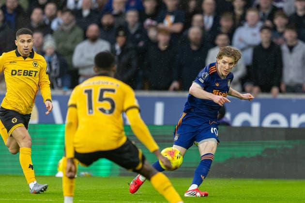 Wolverhampton Wanderers v Newcastle United, Premier League Newcastle United midfielder Anthony Gordon (10) crosses the ball during the Premier League match between Wolverhampton Wanderers and Newcastle United at Molineux, Wolverhampton, UK on 18 January 2026. Wolverhampton Molineux West Midlands UK Editorial use only DataCo restrictions apply See www.football-dataco.com , Copyright: xManjitxNarotrax PSI-23598-0017