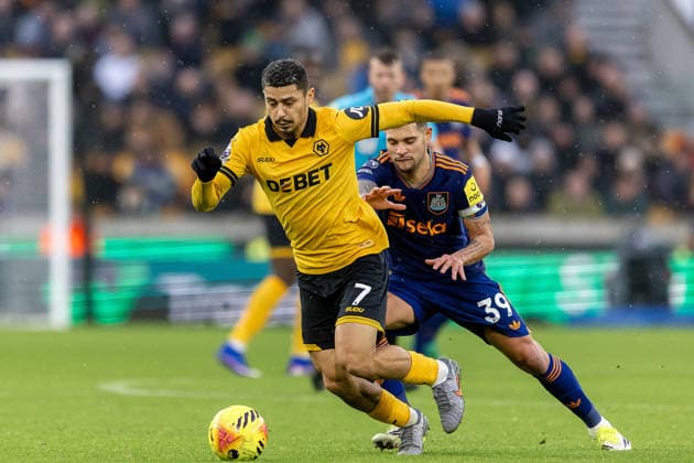 Wolverhampton Wanderers v Newcastle United, Premier League Wolverhampton Wanderers midfielder Andre (7) battles for possession during the Premier League match between Wolverhampton Wanderers and Newcastle United at Molineux, Wolverhampton, UK on 18 January 2026. Wolverhampton Molineux West Midlands UK Editorial use only DataCo restrictions apply See www.football-dataco.com , Copyright: xManjitxNarotrax PSI-23598-0023