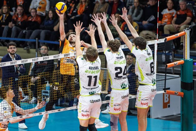 18 01 26, Berlin, Volleyball, Matchday 17, Berlin Recycling Volleys Helios Grizzlys Giesen Florian Krage BR Volleys plays the ball over the net Recycling Volleys Helios Grizzlys Giesen
