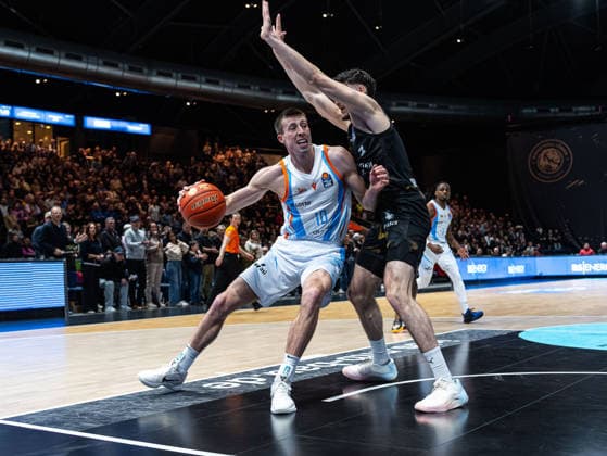 Joe Wieskamp Science City Jena, 10 in duel against Nikola Tomic Basketball Loewen Braunschweig, 07 Basketball Loewen Braunschweig vs Science City Jena, Basketball, easyCredit Basketball Bundesliga, 16 Matchday, Season 2025 2026, 18 01 2026 Basketball Loewen Braunschweig vs Science City Jena, Basketball, easyCredit Basketball Bundesliga, 16 Matchday, Season 2025 2026, 18 01 2026 Braunschweig Copyright: xEibner-Pressefoto DamianxKruczynx EP_DKI