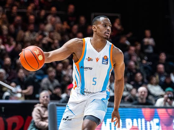 Chris Carter Science City Jena, 05 on the dribble Basketball Loewen Braunschweig vs Science City Jena, Basketball, easyCredit Basketball Bundesliga, 16 Matchday, Season 2025 2026, 18 01 2026 Basketball Loewen Braunschweig vs Science City Jena, Basketball, easyCredit Basketball Bundesliga, 16 Matchday, Season 2025 2026, 18 01 2026 Braunschweig Copyright: xEibner-Pressefoto DamianxKruczynx EP_DKI