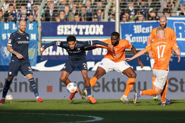 18 01 2026, xgrfx, Soccer 2 Bundesliga, VfL Bochum SV Darmstadt 98 v l Francis Onyeka VfL Bochum , Patric Pfeiffer SV Darmstadt DFL DFB REGULATIONS PROHIBIT ANY USE OF PHOTOGRAPHS as IMAGE SEQUENCES and or QUASI VIDEO Bochum