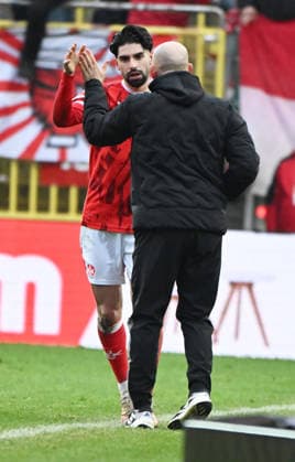 Football 2 Bundesliga Season 2025 26 1 FC Kaiserslautern 18 02 2026 Fritz Walter Stadion 1 FC Kaiserslautern fck Hannover 96 h 3 1 Goalscorer for 2 1 Semih SAHIN 1 FC Kaiserslautern , left, with coach Torsten LIEBERKNECHT 1 FC Kaiserslautern 1 FC Kaiserslautern