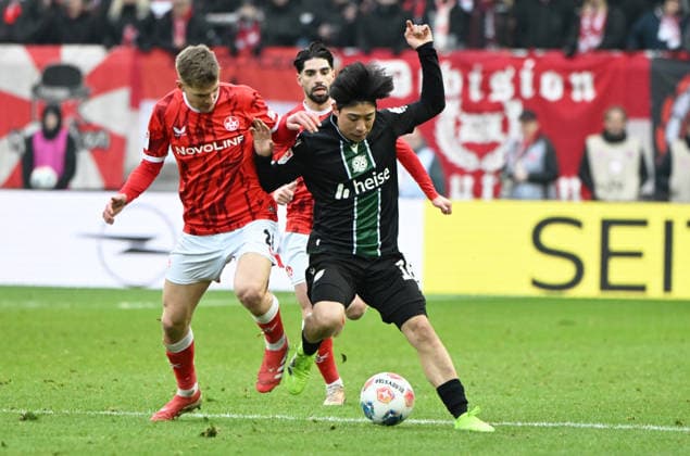 Soccer 2 Bundesliga Season 2025 26 1 FC Kaiserslautern 18 02 2026 Fritz Walter Stadion 1 FC Kaiserslautern fck Hannover 96 h 3 1 Paul JOLY 1 FC Kaiserslautern , li Daissuke YOKOTA Hannover 96 1 FC Kaiserslautern