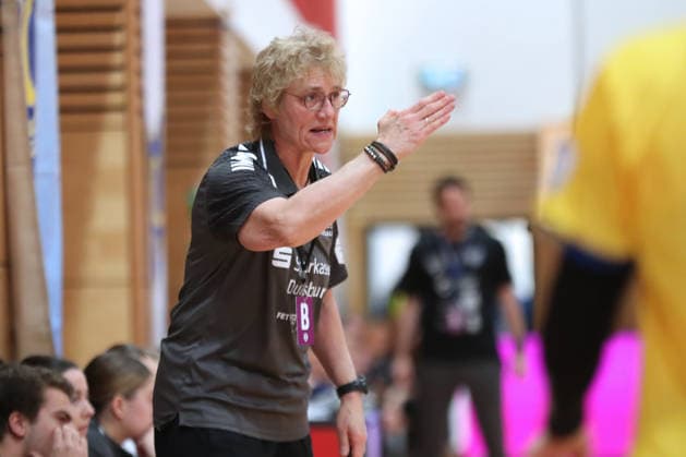 Handball, 2 Alsco HBF HC Leipzig TuS Lintfort 18 01 2026 Coach Bettina Grenz Klein TuS Lintfort 2 Alsco Handball Bundesliga Women, HBF, Season 2025 2026, 14 Matchday HC Leipzig vs TuS Lintfort on 18 01 2026 at Sporthalle Brüderstraße Leipzig Copyright: xBEAUTIFULxSPORTS JanxKaeferx