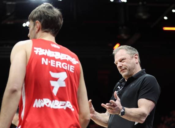 18 01 2026 Basketball Season 2025 2026 2 Bundesliga Pro A 18 Matchday Nuremberg Falcons Basketball Club NBC Bayer Giants Leverkusen Sportfoto Zink DaMa xdaxmax Christian Feneberg 7, Nuremberg Falcons BC NBC Ralph Junge Trainer Headcoach Nuremberg Falcons BC NBC