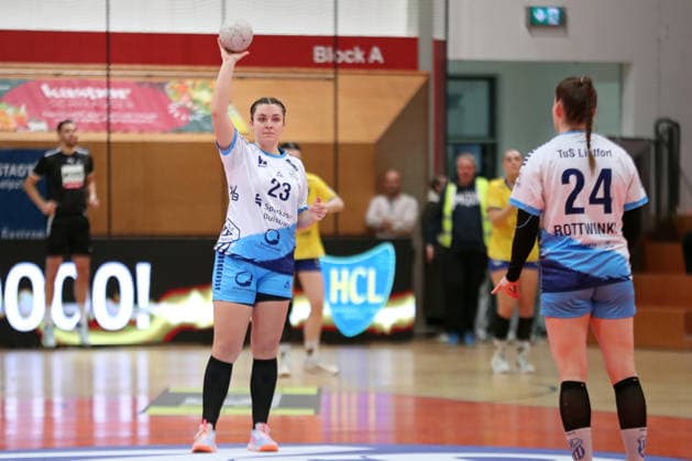 Handball, 2 Alsco HBF HC Leipzig TuS Lintfort 18 01 2026 Jana Willing 23, TuS Lintfort takes the throw-off 2 Alsco Handball Bundesliga Women, HBF, Season 2025 2026, Matchday 14 HC Leipzig vs TuS Lintfort on 18 01 2026 at Sporthalle Brüderstraße Leipzig Copyright: xBEAUTIFULxSPORTS JanxKaeferx