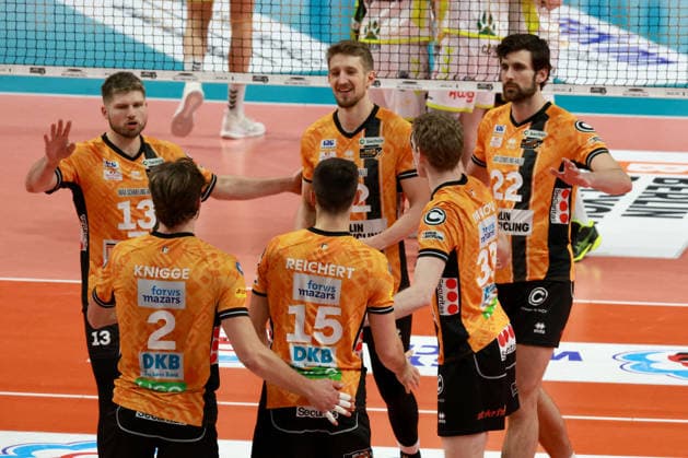 DEU, DVV, 1 VBL, BR Volleys vs Helios Grizzlys Giesen, 18 01 2026, Max Schmeling Halle, Berlin, DEU, DVV, 1 VBL, BR Volleys vs Helios Grizzlys Giesen, in the picture BR Volleys players circle nordphotoxGmbHx xEngler nph00076