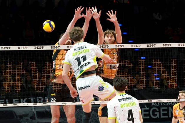 DEU, DVV, 1 VBL, BR Volleys vs Helios Grizzlys Giesen, 18 01 2026, Max Schmeling Halle, Berlin, DEU, DVV, 1 VBL, BR Volleys vs Helios Grizzlys Giesen, pictured Jake Hanes BR Volleys 22 , Matthew Knigge BR Volleys 2 , CODY KESSEL Giesen 11 nordphotoxGmbHx xEngler nph00076