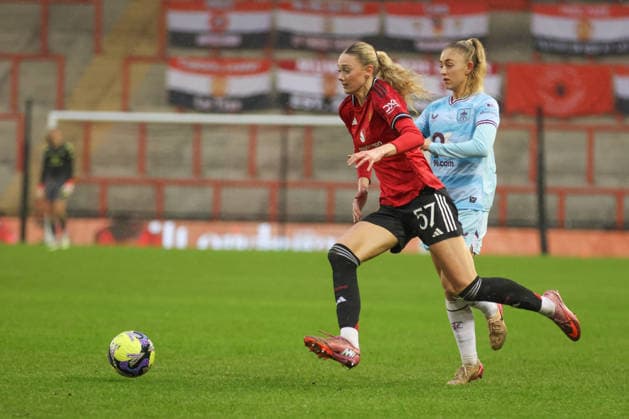 Manchester United, ManU Women v Burnley FC Women - Adobe Women s FA Cup 4th Round 25 26 Manchester United s Layla Drury dribbling in match against Burnley Women - Adobe Women s FA Cup 4th Round 18.01.2026 Leigh Leigh Sports Village United Kingdom Copyright: xZacharyxLockex