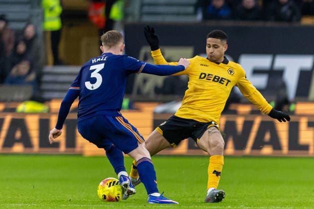 Wolverhampton Wanderers v Newcastle United, Premier League Wolverhampton Wanderers midfielder Andre (7) battles for possession with Newcastle United defender Lewis Hall (3) during the Premier League match between Wolverhampton Wanderers and Newcastle United at Molineux, Wolverhampton, UK on 18 January 2026. Wolverhampton Molineux West Midlands UK Editorial use only DataCo restrictions apply See www.football-dataco.com , Copyright: xManjitxNarotrax PSI-23598-0044