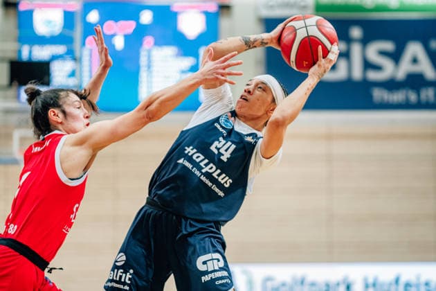 BB 1BL Women Syntainics MBC Lions Herner TC Liz Smith GISA Lions MBC , Jennifer Crowder Herner TC during the 2025 2026 season in the DBBL Toyota Bundesliga Syntainics MBC Lions and Herner TC at the SWH Arena on January 18, 2026 in Halle Saale, Sachsen Anhalt, Germany