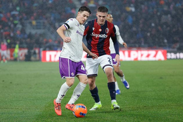 CALCIO - Serie A - Bologna FC vs ACF Fiorentina Nicolo Fagioli of ACF Fiorentina under pressure from Emil Holm of Bologna FC during the match of 21th day of the Serie A Championship between Bologna FC vs ACF Fiorentina at the Renato dall Ara Stadium on 15 January 2026 in Bologna, BO. Bologna Italy  Copyright: xIPAxSport ABACAx