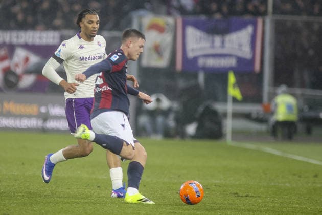 CALCIO - Serie A - Bologna FC vs ACF Fiorentina Emil Holm of Bologna FC. competes for the ball with Cher Ndour of ACF Fiorentina during Bologna BFC vs ACF Fiorentina, 21Â° Serie A Enilive 2025-26 game at Renato Dall Ara stadium in Bologna (BO), Italy, on January 18, 2026. Bologna Italy  Copyright: xIPAxSport ABACAx