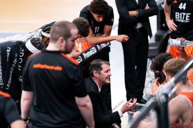 Ty Harrelson Ratiopharm Ulm, Coach Timeout Timeout, GER, Veolia Towers Hamburg vs Ratiopharm Ulm, Basketball, Bundesliga, Matchday 16, Season 2025 2026, 18 01 2026 GER, Veolia Towers Hamburg vs Ratiopharm Ulm, Basketball, Bundesliga, Matchday 16, Season 2025 2026, 18 01 2026 Hamburg Copyright: xEibner-Pressefoto MaxxVincenx EP_MVN