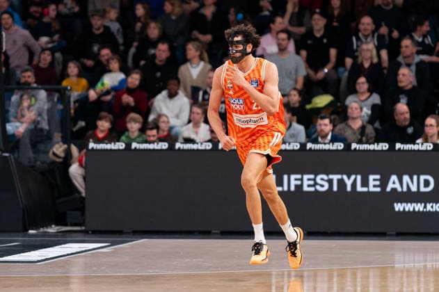 Alec Anigbata Ratiopharm Ulm, 21 cheers, GER, Veolia Towers Hamburg vs Ratiopharm Ulm, Basketball, Bundesliga, Matchday 16, Season 2025 2026, 18 01 2026 GER, Veolia Towers Hamburg vs Ratiopharm Ulm, Basketball, Bundesliga, Matchday 16, Season 2025 2026, 18 01 2026 Hamburg Copyright: xEibner-Pressefoto MaxxVincenx EP_MVN