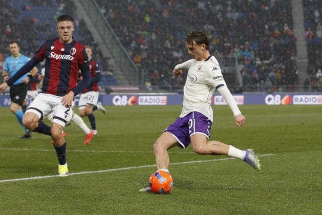 CALCIO - Serie A - Bologna FC vs ACF Fiorentina Albert Guomundsson of ACF Fiorentina give assist during Bologna BFC vs ACF Fiorentina, 21Â° Serie A Enilive 2025-26 game at Renato Dall Ara stadium in Bologna (BO), Italy, on January 18, 2026. Bologna Italy  Copyright: xIPAxSport ABACAx