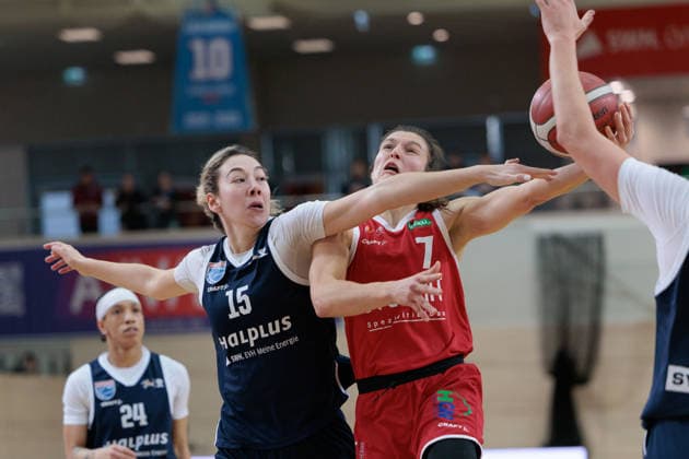 Sona Svetlikova Lions, 15 , Jennifer Crowder HTC, 7 , Syntainics MBC vs Herner TC, Women, Basketball, 1 Bundesliga, DBBL, Main Round, 15 Matchday, Season 2025 26, 18 01 2026 Halle SWH Arena Sachsen Anhalt Germany
