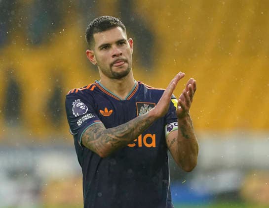 Wolverhampton, England, 18th January 2026. Bruno Guimaraes of Newcastle United claps the fans during the Wolverhampton Wanderers vs Newcastle United Premier League match at Molineux, Wolverhampton. Picture credit should read: Andrew Yates Sportimage EDITORIAL USE ONLY. No use with unauthorised audio, video, data, fixture lists, club league logos or live services. Online in-match use limited to 120 images, no video emulation. No use in betting, games or single club league player publications. SPI_077_AY_Wolves_Newcastle SPI-4461-0071