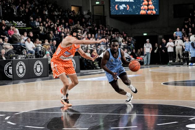 Germany easyCredit BBL, Main Round 2025 26, 16 Matchday Veolia Towers Hamburg vs ratiopharm ulm Inselpark Arena Hamburg Alec Anigbata ratiopharm ulm, 21 , Osaro Jürgen Rich Veolia Towers Hamburg, 3 Copyright: xStefanxTrochax