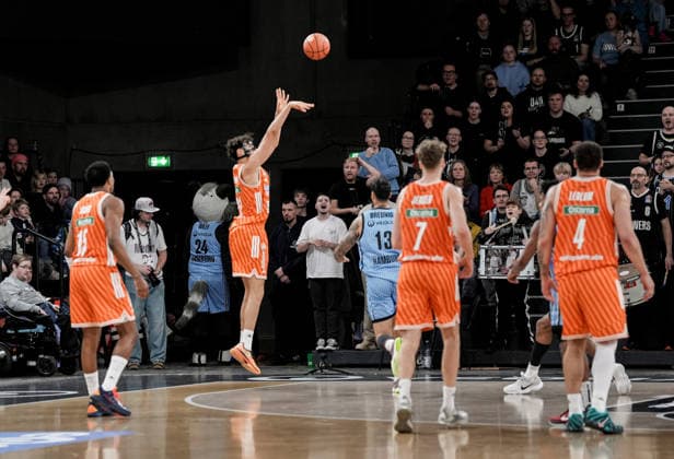 Germany easyCredit BBL, Main Round 2025 26, 16 Matchday Veolia Towers Hamburg vs ratiopharm ulm Inselpark Arena Hamburg Justin Simon ratiopharm ulm, 15 , Alec Anigbata ratiopharm ulm, 21 , Tobias Jensen ratiopharm ulm, 7 , Christopher Ledlum ratiopharm ulm, 4 Copyright: xStefanxTrochax