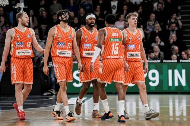 Germany easyCredit BBL, Main Round 2025 26, 16 Matchday Veolia Towers Hamburg vs ratiopharm ulm Inselpark Arena Hamburg Christian Sengfelder ratiopharm ulm, 43 , Justin Simon ratiopharm ulm, 15 , Alec Anigbata ratiopharm ulm, 21 , Tobias Jensen ratiopharm ulm, 7 , Malik Osborne ratiopharm ulm, 10 Copyright: xStefanxTrochax