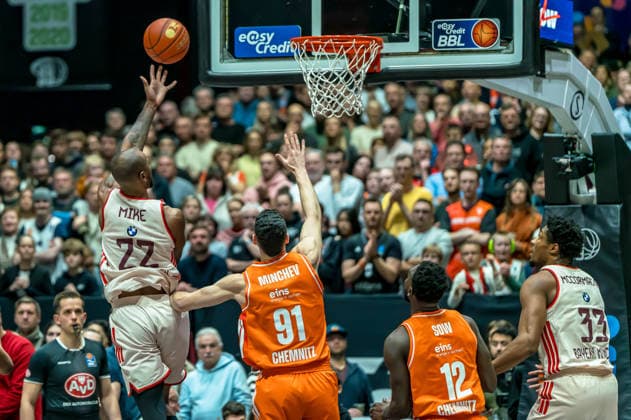 Chemnitz, Germany 18 January 2026 1 BBL 2025 2026 Niners Chemnitz vs FC Bayern Munich In the picture from left in the duel Isiaha Mike FCB and Julian Steinfeld 99 Copyright: xFotostandx xNachtigallx
