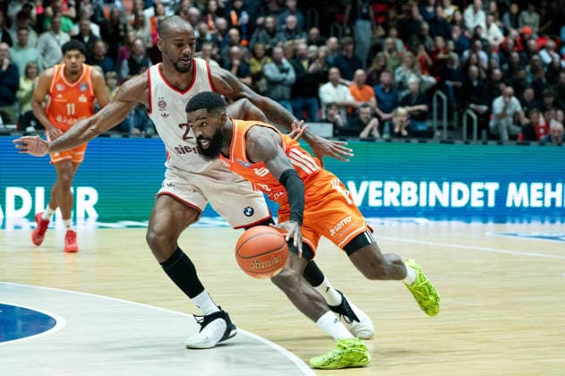 Chemnitz, Germany January 18, 2026 1 BBL 2025 2026 Niners Chemnitz vs FC Bayern Munich In the picture from left in the duel Isiaha Mike FCB and Corey Davis 99 Copyright: xFotostandx xNachtigallx