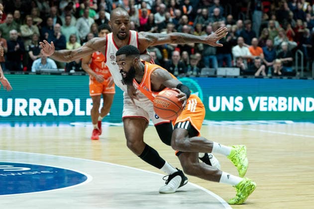 Chemnitz, Germany January 18, 2026 1 BBL 2025 2026 Niners Chemnitz vs FC Bayern Munich In the picture from left in the duel Isiaha Mike FCB and Corey Davis 99 Copyright: xFotostandx xNachtigallx