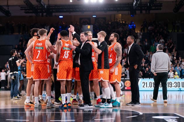 Ulm team disappointed Disappointment after defeat, Team in the circle, GER, Veolia Towers Hamburg vs Ratiopharm Ulm, Basketball, Bundesliga, Matchday 16, Season 2025 2026, 18 01 2026 GER, Veolia Towers Hamburg vs Ratiopharm Ulm, Basketball, Bundesliga, Matchday 16, Season 2025 2026, 18 01 2026 Hamburg Copyright: xEibner-Pressefoto MaxxVincenx EP_MVN