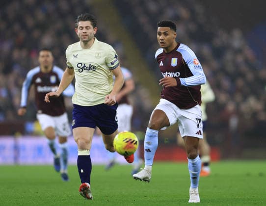 Birmingham, England, 18th January 2026. James Tarkowski of Everton and Ollie Watkins of Aston Villa during the Aston Villa vs Everton Premier League match at Villa Park, Birmingham. Picture credit should read: Jessica Hornby Sportimage EDITORIAL USE ONLY. No use with unauthorised audio, video, data, fixture lists, club league logos or live services. Online in-match use limited to 120 images, no video emulation. No use in betting, games or single club league player publications. SPI_027_JH_Villa_Everton SPI-4460-0027