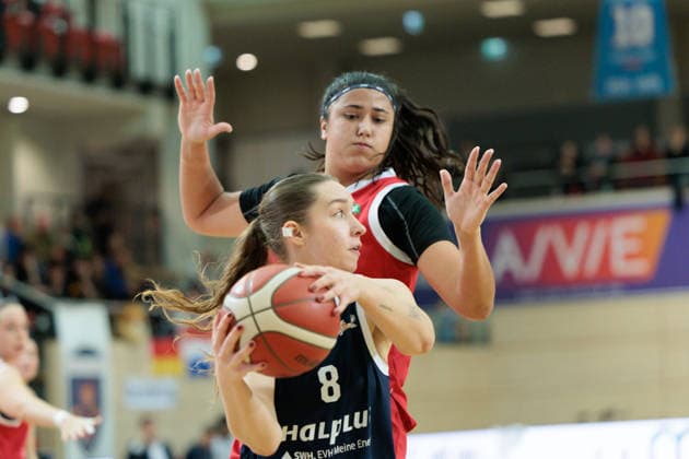 Anna Suckstoff Lions, 8 , Olivia Irene Olsen HTC, 31 , Syntainics MBC vs Herner TC, Women, Basketball, 1 Bundesliga, DBBL, Main Round, 15 Matchday, Season 2025 26, 18 01 2026 Halle SWH Arena Sachsen Anhalt Germany
