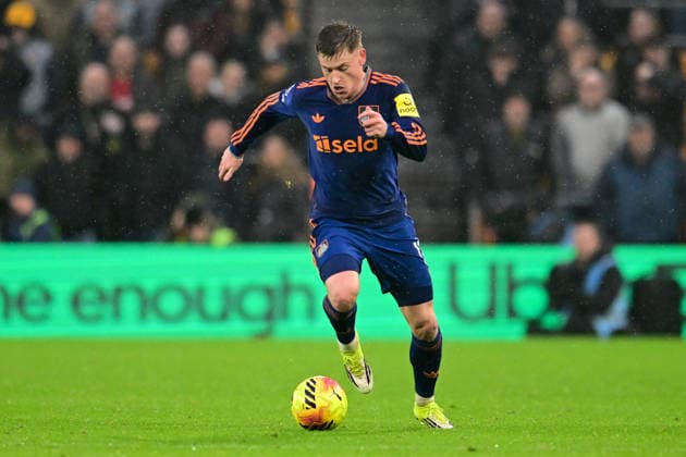 Wolverhampton Wanderers v Newcastle United, Premier League Newcastle United forward Harvey Barnes (11) sprints forward with the ball during the Premier League match between Wolverhampton Wanderers and Newcastle United at Molineux, Wolverhampton, UK on 18 January 2026. Wolverhampton Molineux West Midlands UK Editorial use only DataCo restrictions apply See www.football-dataco.com , Copyright: xDennisxGoodwinx PSI-23590-0069